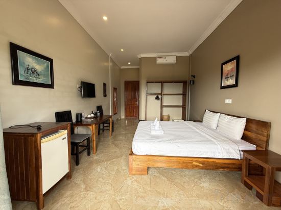 Riviera Hotel & Resort Kep Room Type - Deluxe Double Room With Balcony And Sea View