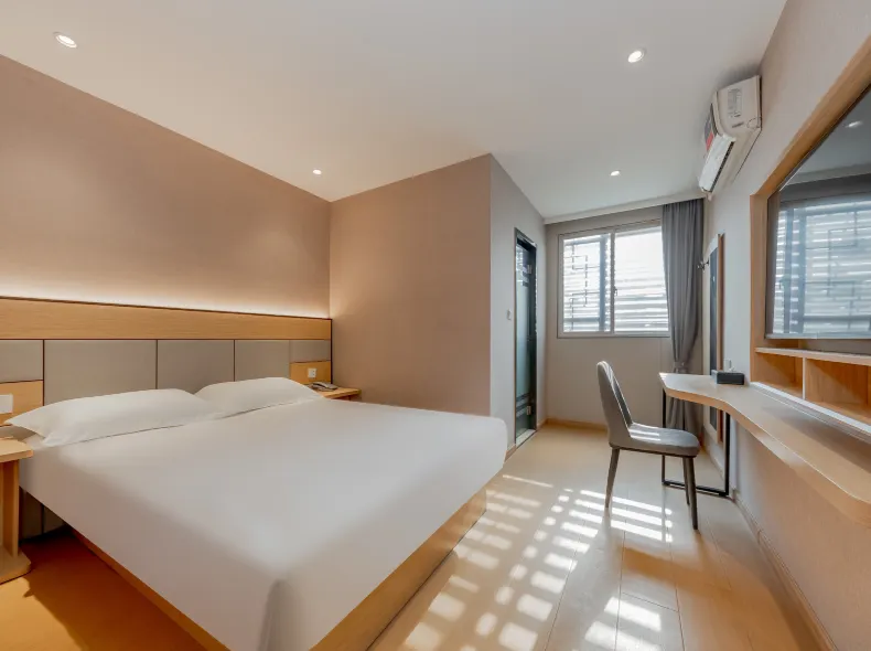Homeinn Ease Hotel (Shanghai Qiantan Sanlin Subway Station)