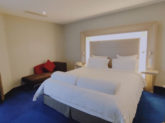 Novotel Shenzhen Watergate Room Type - Superior Suite with King-size Bed