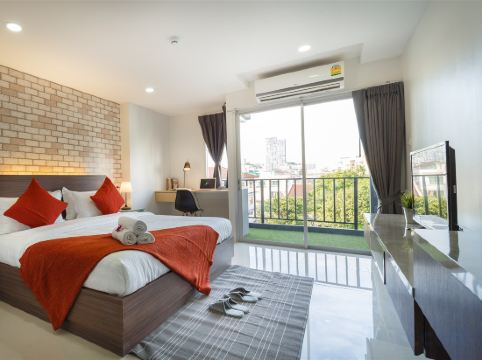 Q Space Residence Room Type - Deluxe Room with Balcony