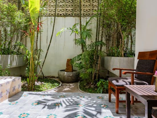 Lynnaya Urban River Resort - Tap to explore photos