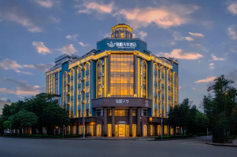 Jinshun Tianhua Hotel (Ruili Fortune Plaza Caiyun City)