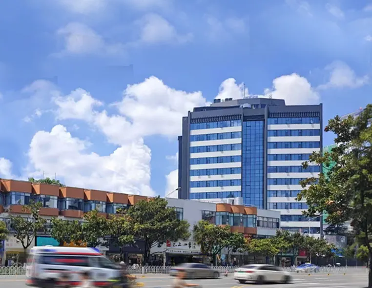 Yunshang Four Seasons Hotel (Kunming Tuodong Sports Center Yan'an Hospital)