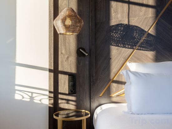 Apollinaire Nice, WorldHotels Distinctive Room Type - King Suite with Sofa Bed