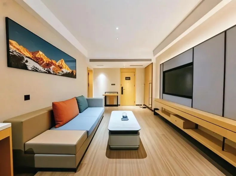 Reist Hotel (Zhengding Ancient City Small Goods Night Market)