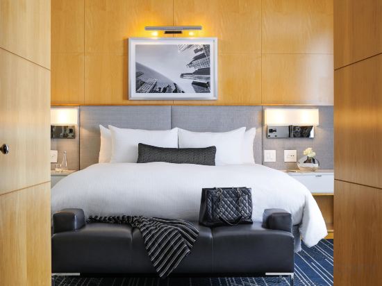 Sofitel Chicago Magnificent Mile Room Type - MAGNIFIQUE CORNER SUITE 1 KING