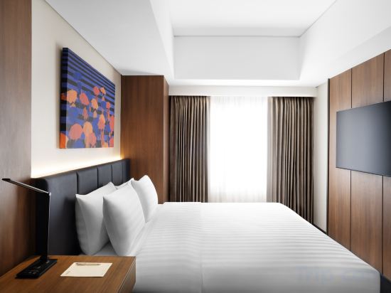 Seda Bonifacio Global City Room Type - 1 King Bed, One-Bedroom Suite with Living Area and Lounge Access Seda Bonifacio Global City Room Type - 1 King Bed, One-Bedroom Suite with Living Area and Lounge Access