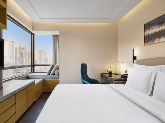 THE ONE Shanghai Downtown, Vignette Collection by IHG Room Type - One Bedroom Suite Dining Kitchenette City View