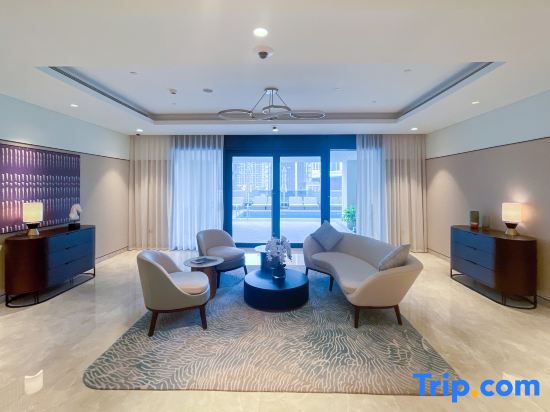 bnbme | Luxury Apt | Pool w/ Burj Khalifa Views
