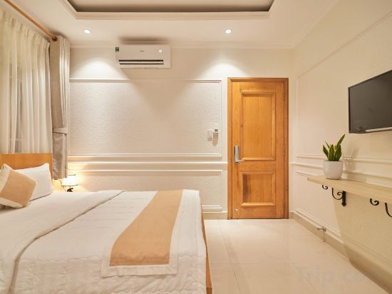 Bin Bin 10 - Mimosa Hotel near Tan Son Nhat Airport - Tap to explore photos
