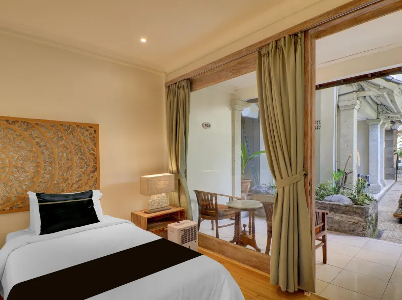 Townhouse Oak near Beach Walk Shopping Mall formerly Su's Cottages Legian