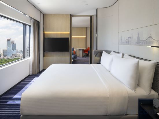 Crowne Plaza Bangkok Lumpini Park Room Type - 1 King Junior Suite Lumpini View Kitchenette