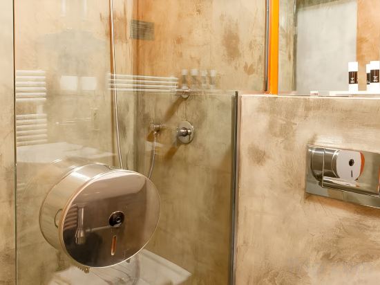 Czech Inn Room Type - Bed In 4-6 Bed Mixed Dormitory With Private Bathroom