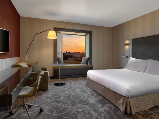 Hilton Geneva Hotel & Conference Centre Room Type - KING EXECUTIVE ROOM