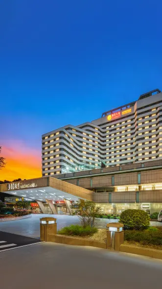 Guangdong Hotel( Sun Yat-sen Memorial Hall Station)