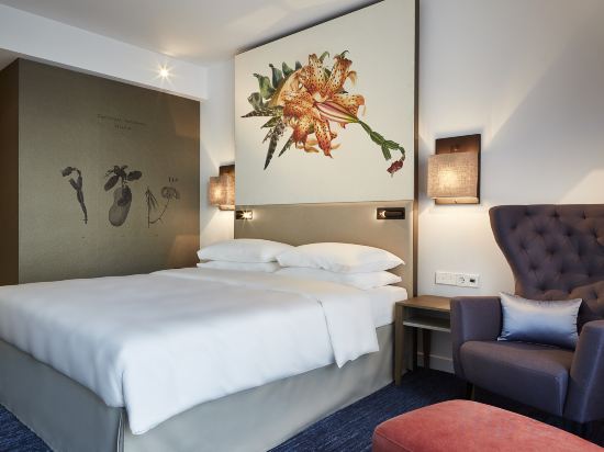 Hyatt Regency Amsterdam - Tap to explore photos