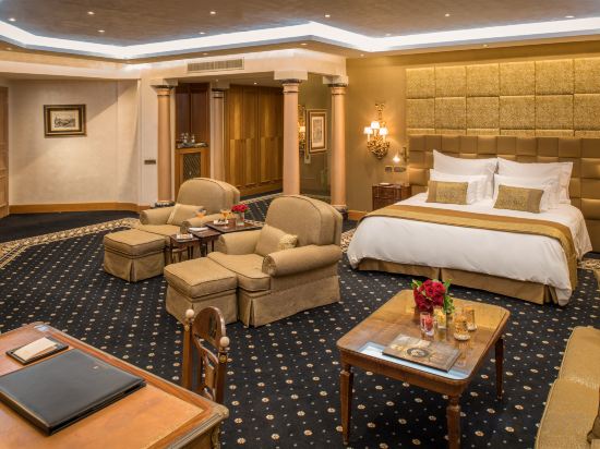 Rome Cavalieri, A Waldorf Astoria Hotel by Hilton Room Type - Suite with Park and Pool View