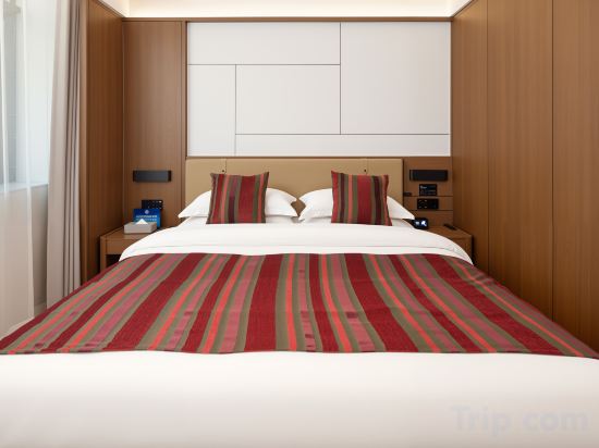 JHW Hotel Room Type - Business Queen Room