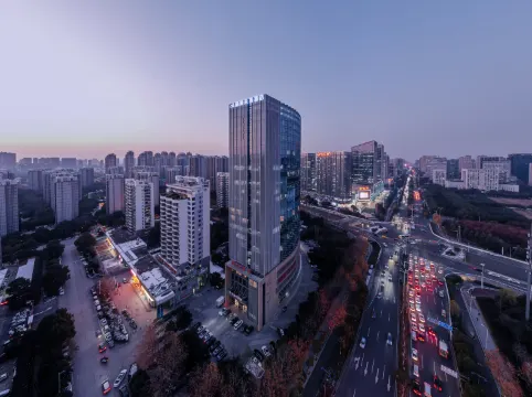 Lis Future Hotel (Zhengwuqu Swan Lake Wanda)