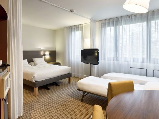 B&B HOME Vélizy Room Type - Quadruple Room