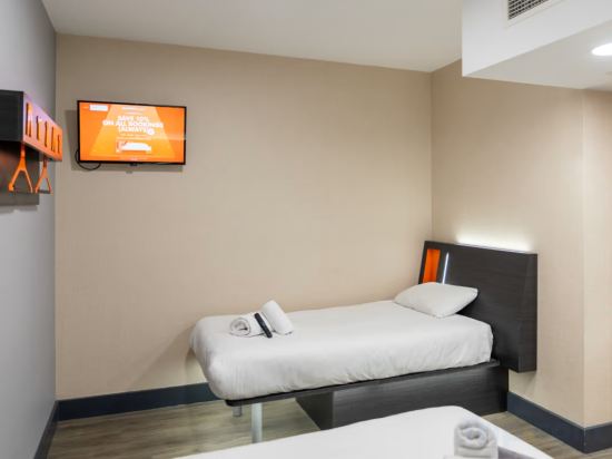easyHotel Ipswich - Tap to explore photos