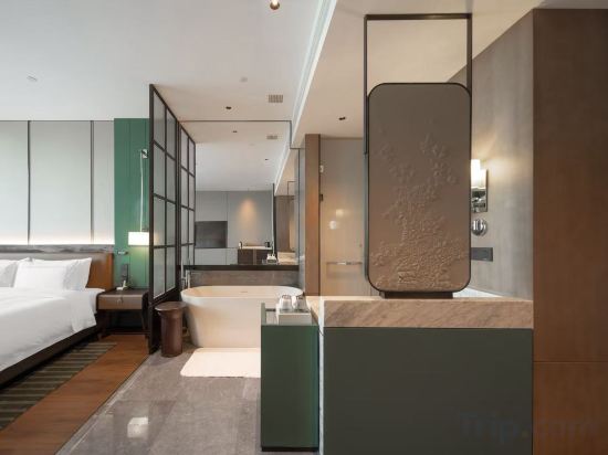 Shanghai HuHua Grand Hotel Room Type - Dulex Honor River View King Room