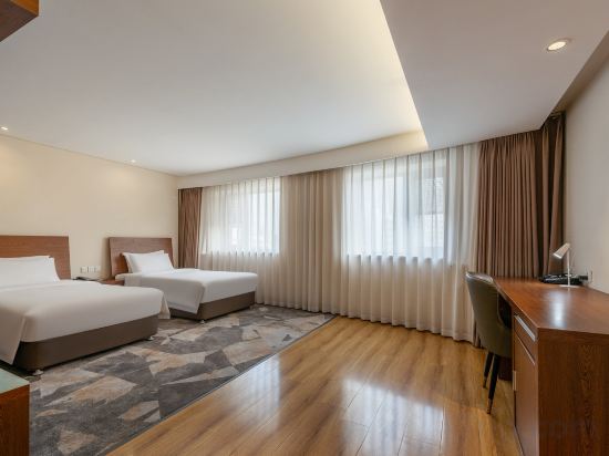 Comfort Suites Room Type - Comfy 2-bed Room