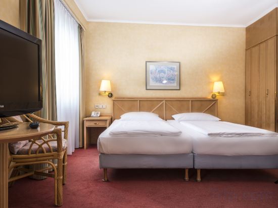 TRYP by Wyndham Köln City Centre - Tap to explore photos
