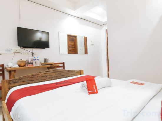 RedDoorz Plus @ Jollydays Hotel Nueva Ecija - Tap to explore photos