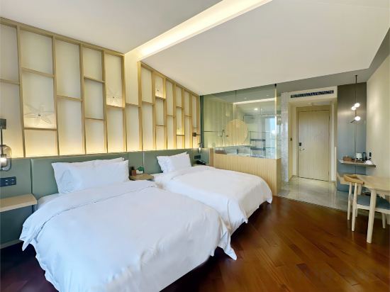 Beijing Yiwan Hotel Room Type - Deluxe Standard Room - with View (Balcony) Beijing Yiwan Hotel Room Type - Deluxe Standard Room - with View (Balcony)