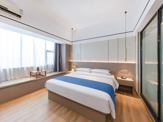 Fuying Hotel Room Type - City-View Double Bed Room (270° Panoramic View · High Floor) Fuying Hotel Room Type - City-View Double Bed Room (270° Panoramic View · High Floor)