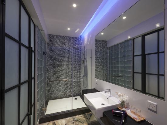 Macalister Terraces Hotel Room Type - Vintage Premium King