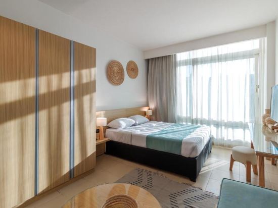 Redcon Suites Room Type - Superior Room Hadba View 