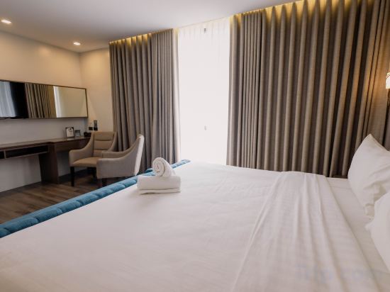 El Vistra Hotel Angeles Room Type - Junior Suite El Vistra Hotel Angeles Room Type - Junior Suite