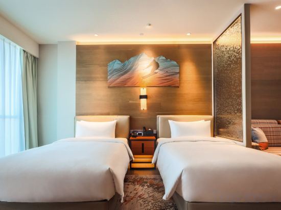 L+Snow Supreme Hotel Room Type - Family-friendly 2-bed Room