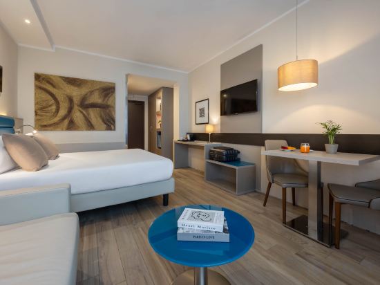 IH Hotels Milano Lorenteggio Room Type - Standard Double Room With Sofabed IH Hotels Milano Lorenteggio Room Type - Standard Double Room With Sofabed