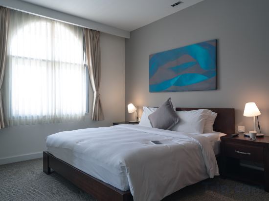 Central Mansions Room Type - One-Bedroom Apartment