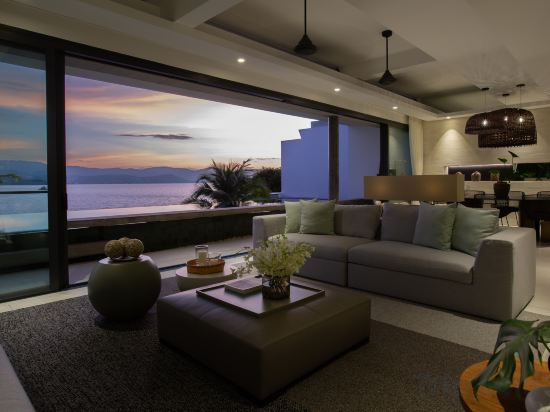 Gamay 3-bedroom Villa With Beach Access - Tap to explore photos