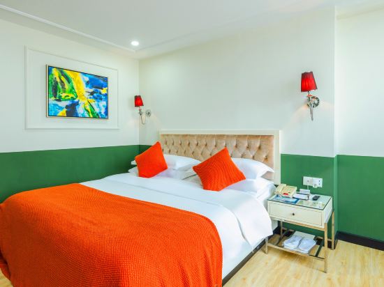Carnation Business Hotel Room Type - Business Queen Room