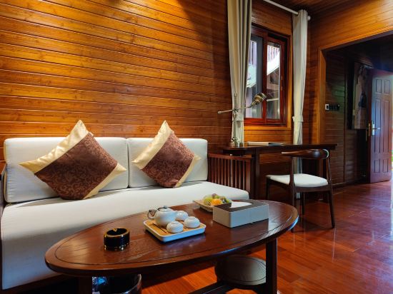 Prince Manor Villa Room Type - Deluxe King Room