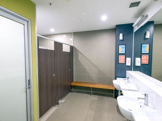 YHA Melbourne Central Room Type - Bed in 4-Bed Female Dormitory with Shared Bathroom YHA Melbourne Central Room Type - Bed in 4-Bed Female Dormitory with Shared Bathroom