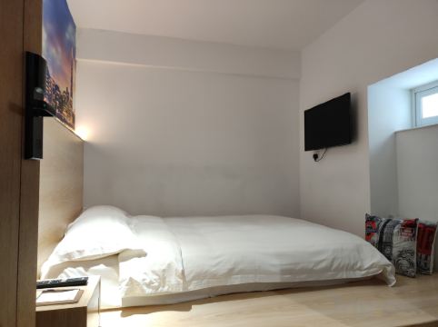 London Hotel Room Type - Special Queen Room