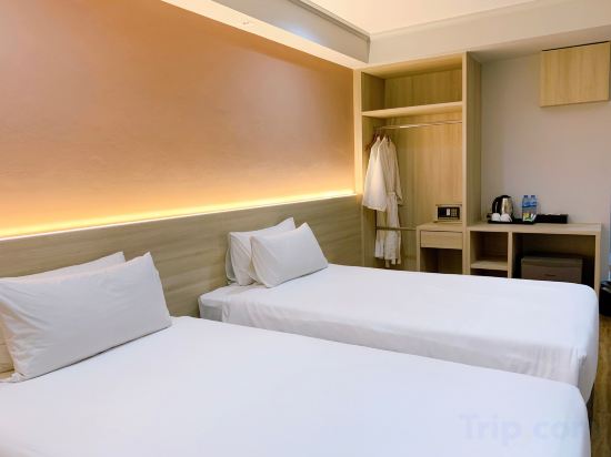 Miloft Sathorn hotel Room Type - Deluxe Room