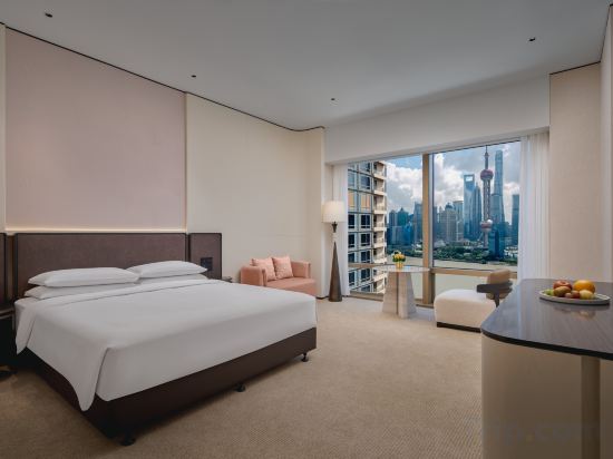 Hyatt On The Bund Room Type - 1 KING BED PEARL TOWER VIEW