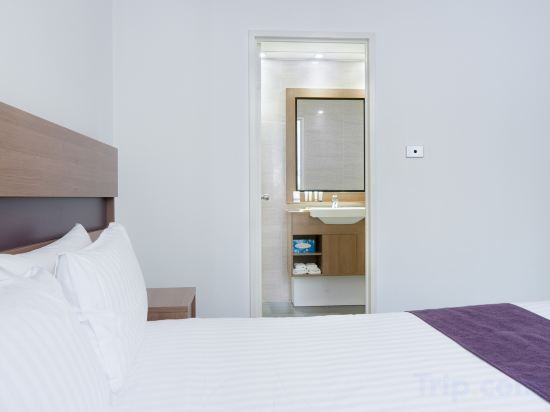 Quality Hotel Ambassador Perth - Tap to explore photos