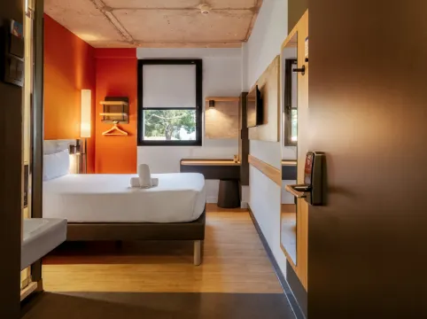 宜必思快捷馬德里機場飯店（2023 年 12 月開業）