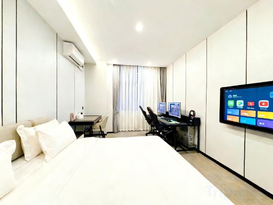 怡程酒店ECHENG HOTEL Room Type - Dual-PC E-sports King Room