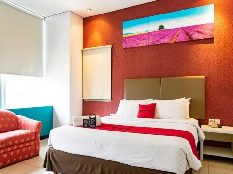 RedDoorz Plus @ Blue Pacific Blok M