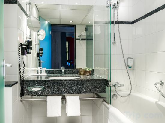 Sunday Hotel Amsterdam Airport Schiphol Room Type - Superior King Room - Non-Smoking