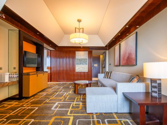 Hilton Qingdao Golden Beach - Tap to explore photos